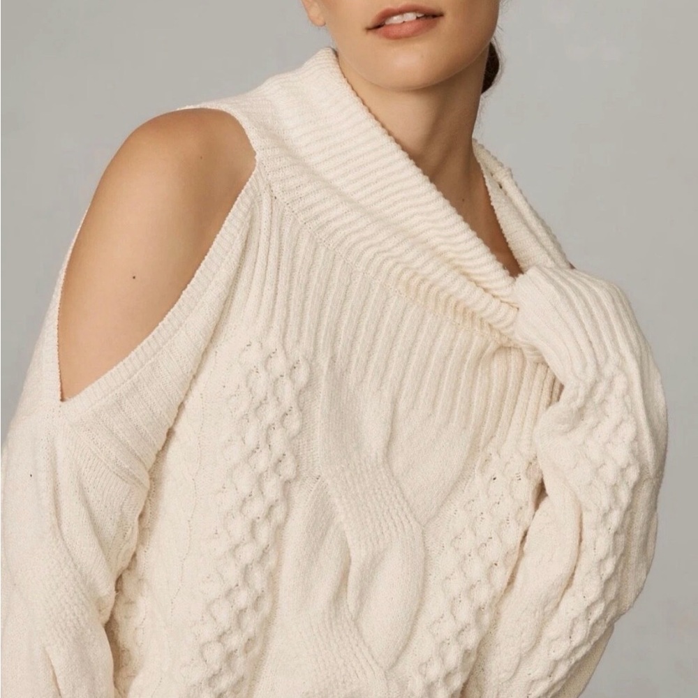 Anthropologie Cold shoulder Turtleneck Sweater - Cream medium